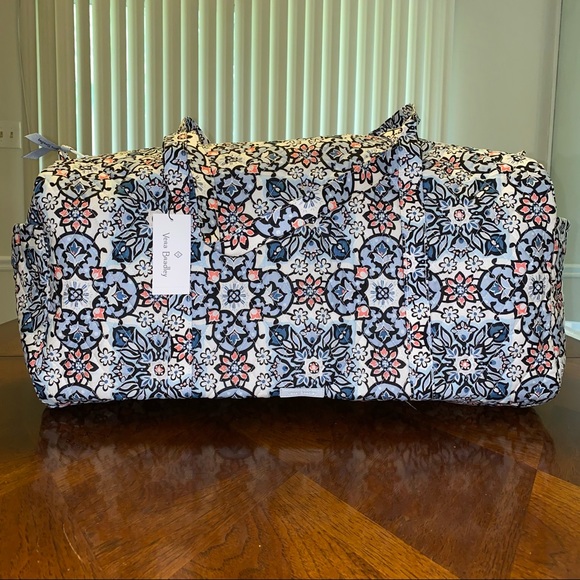 NWT Vera Bradley Large Duffel & Throw Blan…